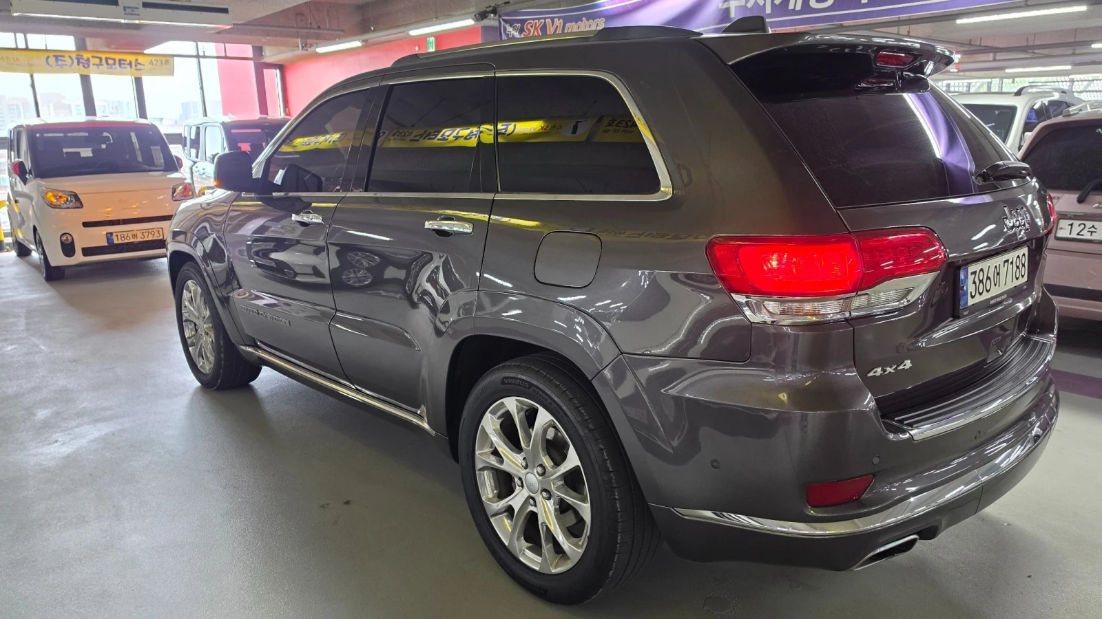 Jeep Grand cherokee 3.6 SUMMIT* FULL* КРАЙНА ЦЕНА ДО БЪЛГАРИЯ* , снимка 6 - Автомобили и джипове - 55174010