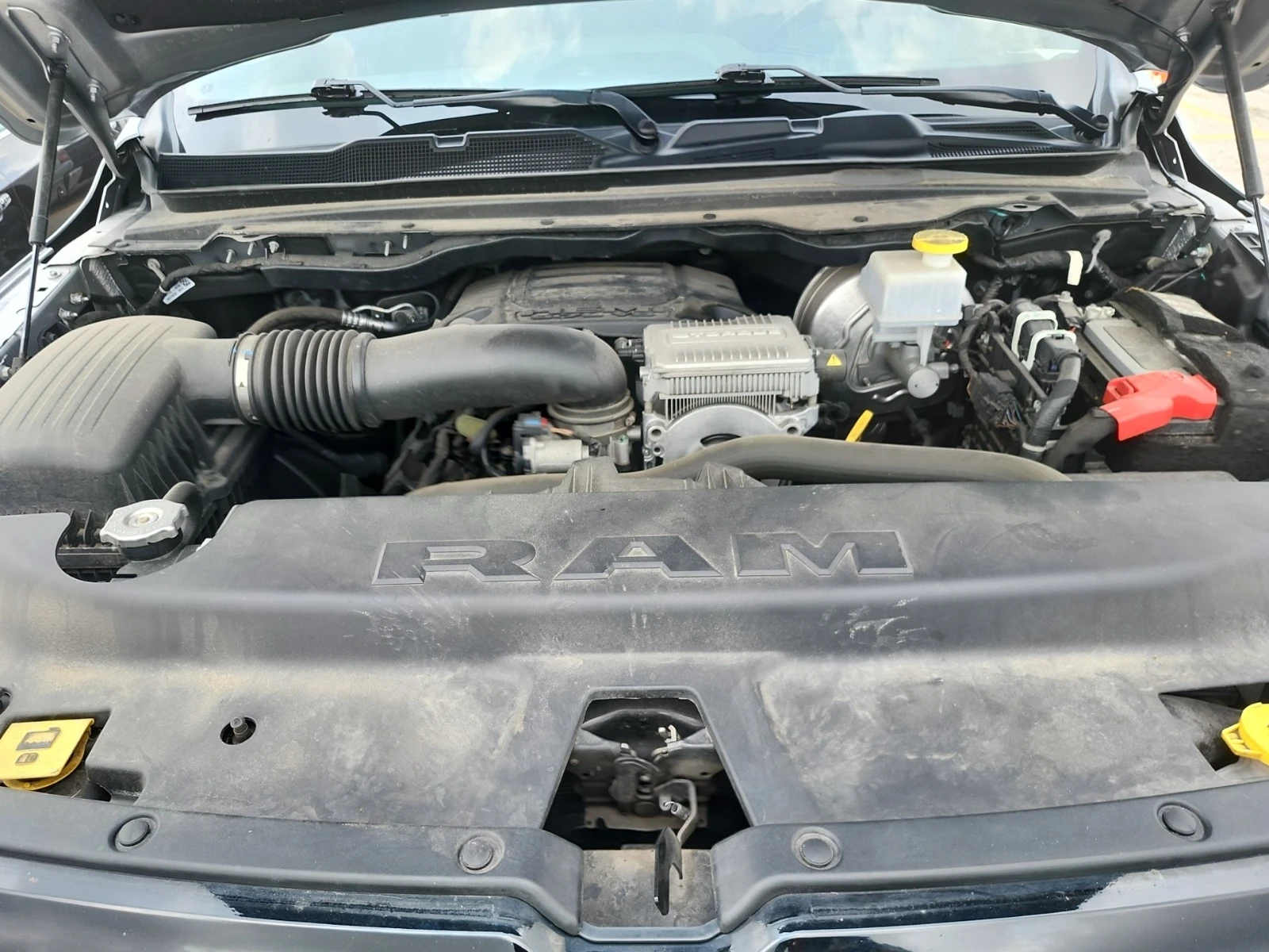 Dodge RAM 1500 5.7 * MILD HYBRID * 2 КЛЮЧА * ОБДУХВАНЕ * ПАНОРАМА, снимка 11 - Автомобили и джипове - 55617390