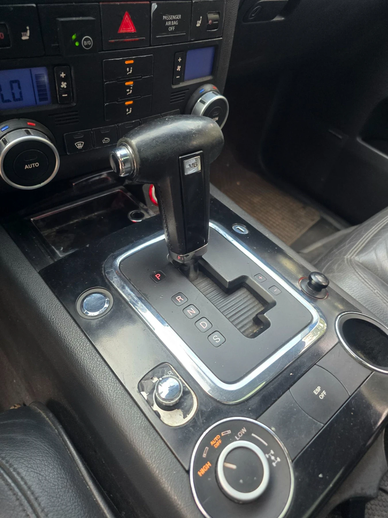 VW Touareg 3.2, снимка 7 - Автомобили и джипове - 55932259