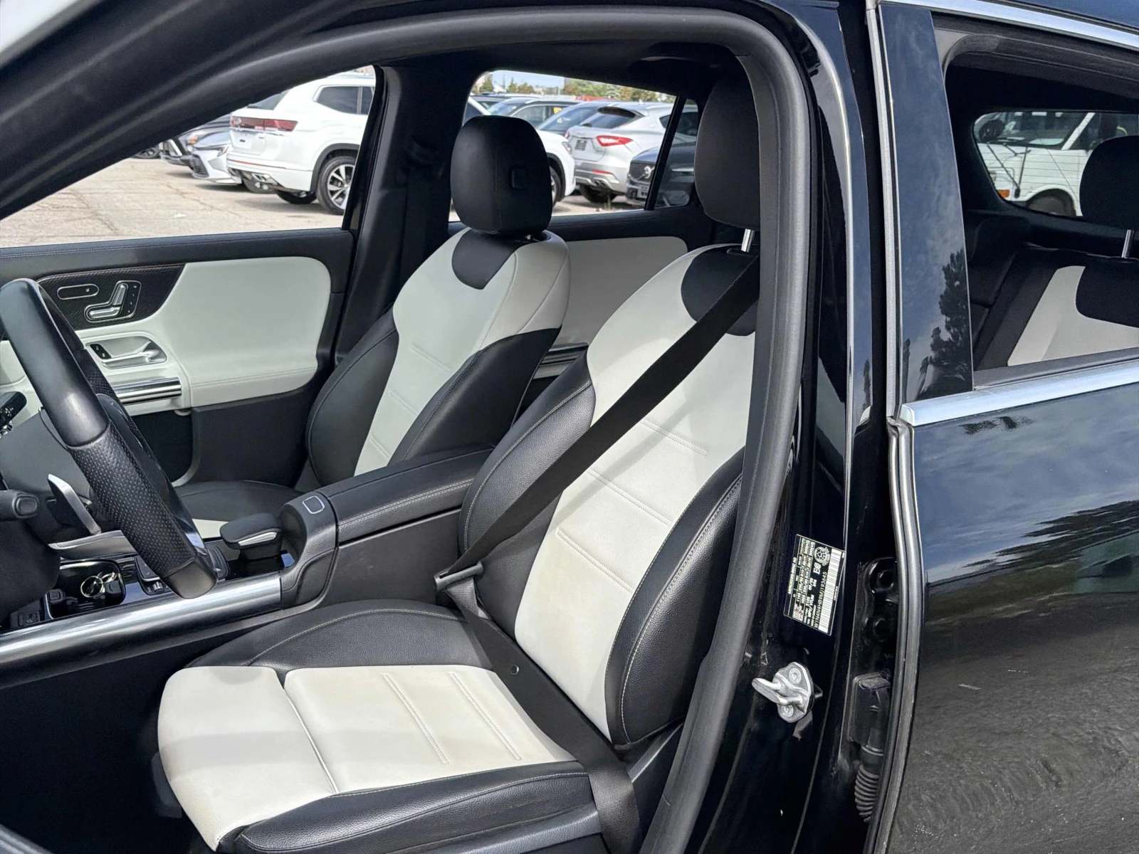 Mercedes-Benz GLA 250 Burmester / Distronic /Carfax / Автокредит, снимка 10 - Автомобили и джипове - 56224811