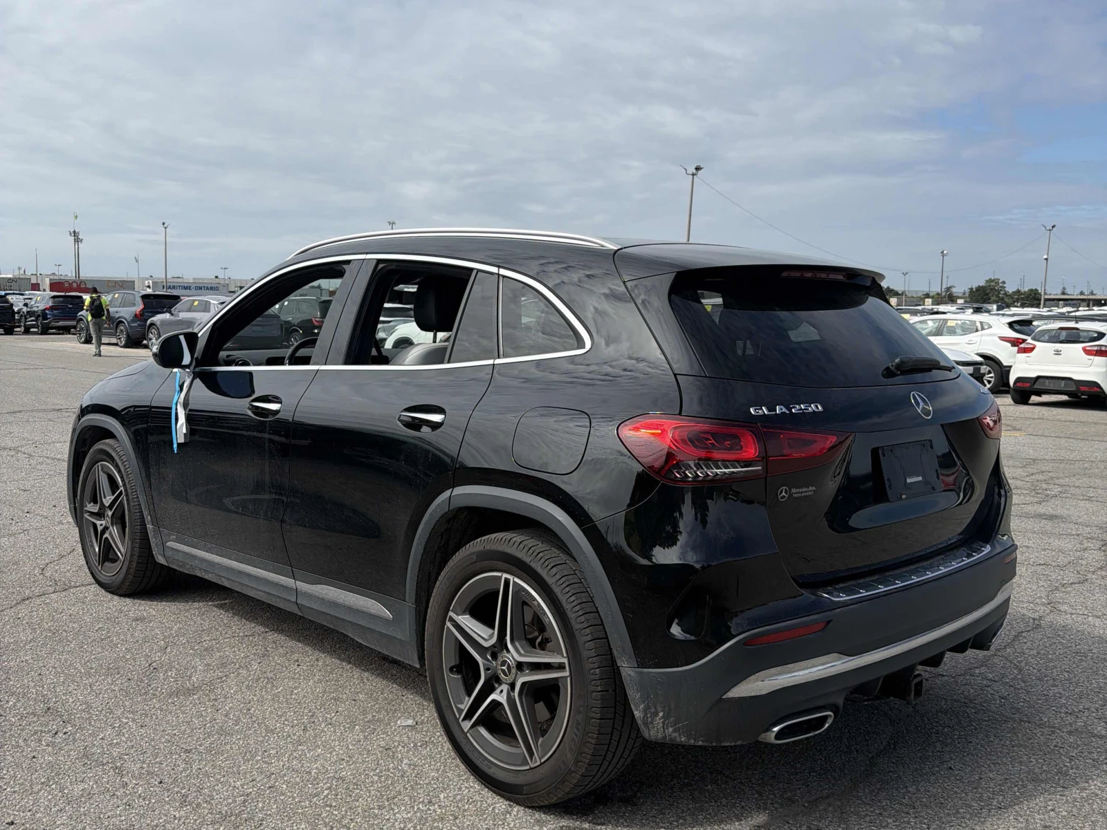 Mercedes-Benz GLA 250 Burmester / Distronic /Carfax / Автокредит, снимка 2 - Автомобили и джипове - 56224811
