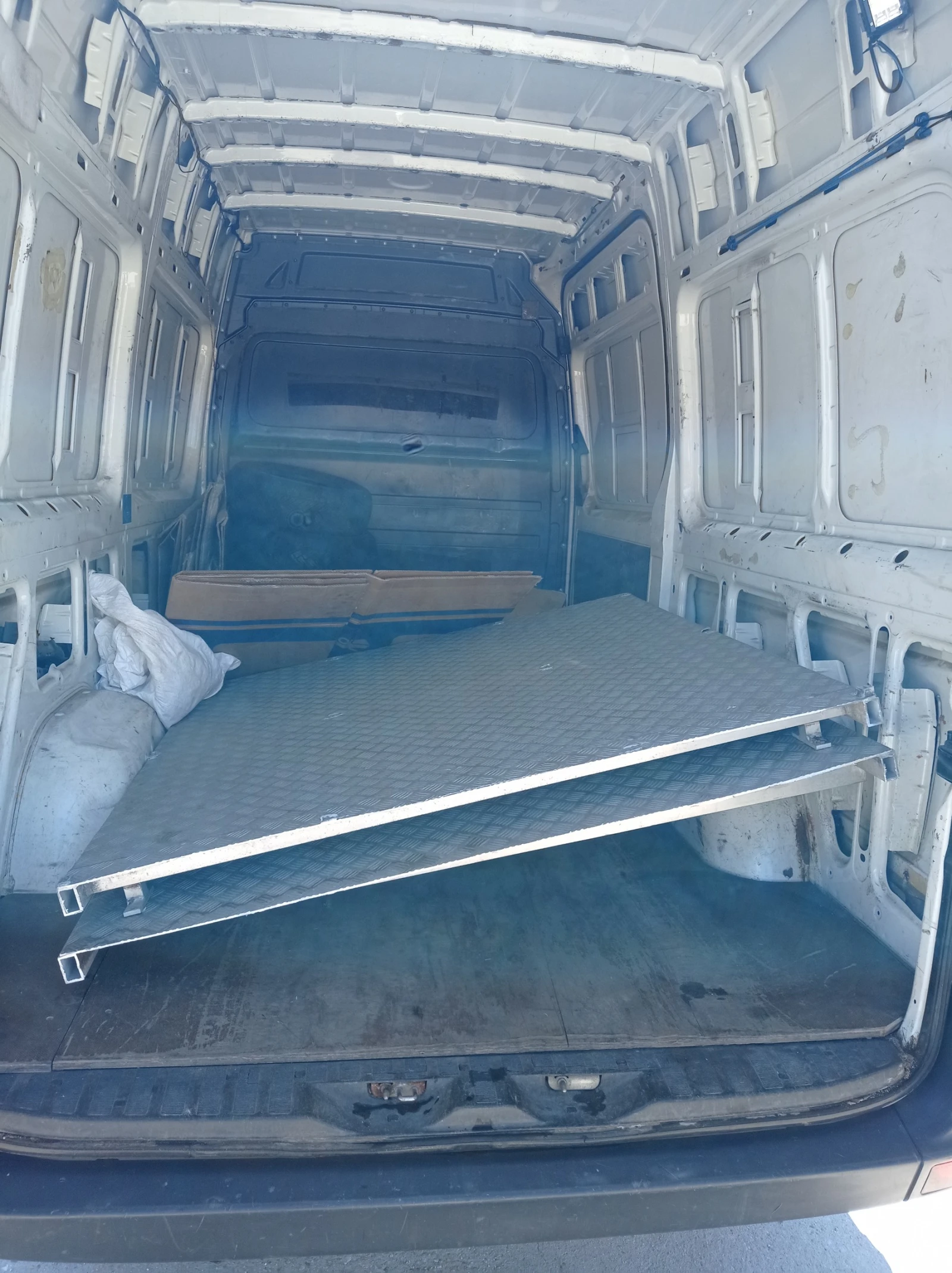 VW Crafter 2.5TDI Напълно обслужен!!!, снимка 9 - Бусове и автобуси - 54089662