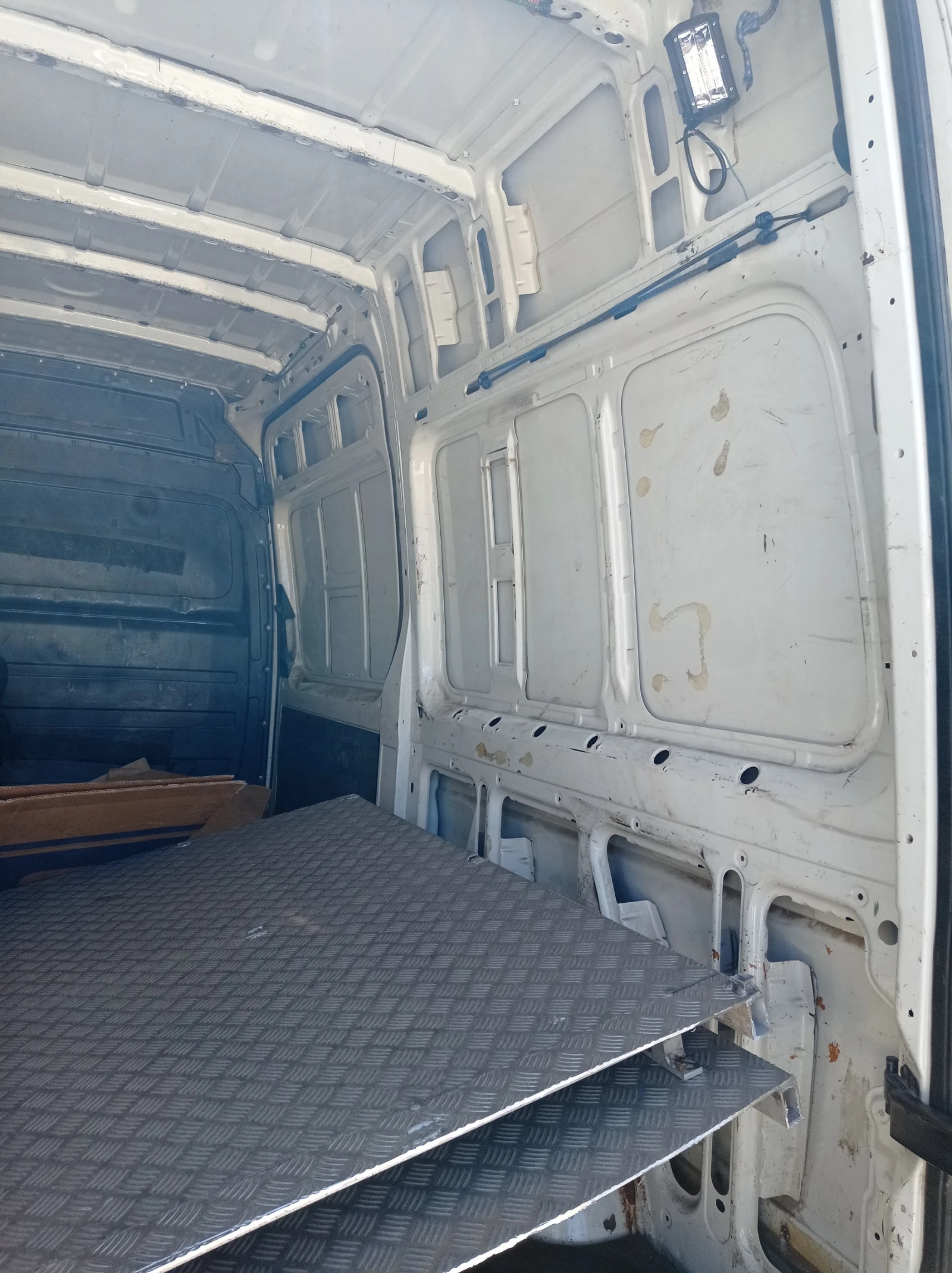 VW Crafter 2.5TDI Напълно обслужен!!!, снимка 7 - Бусове и автобуси - 54089662