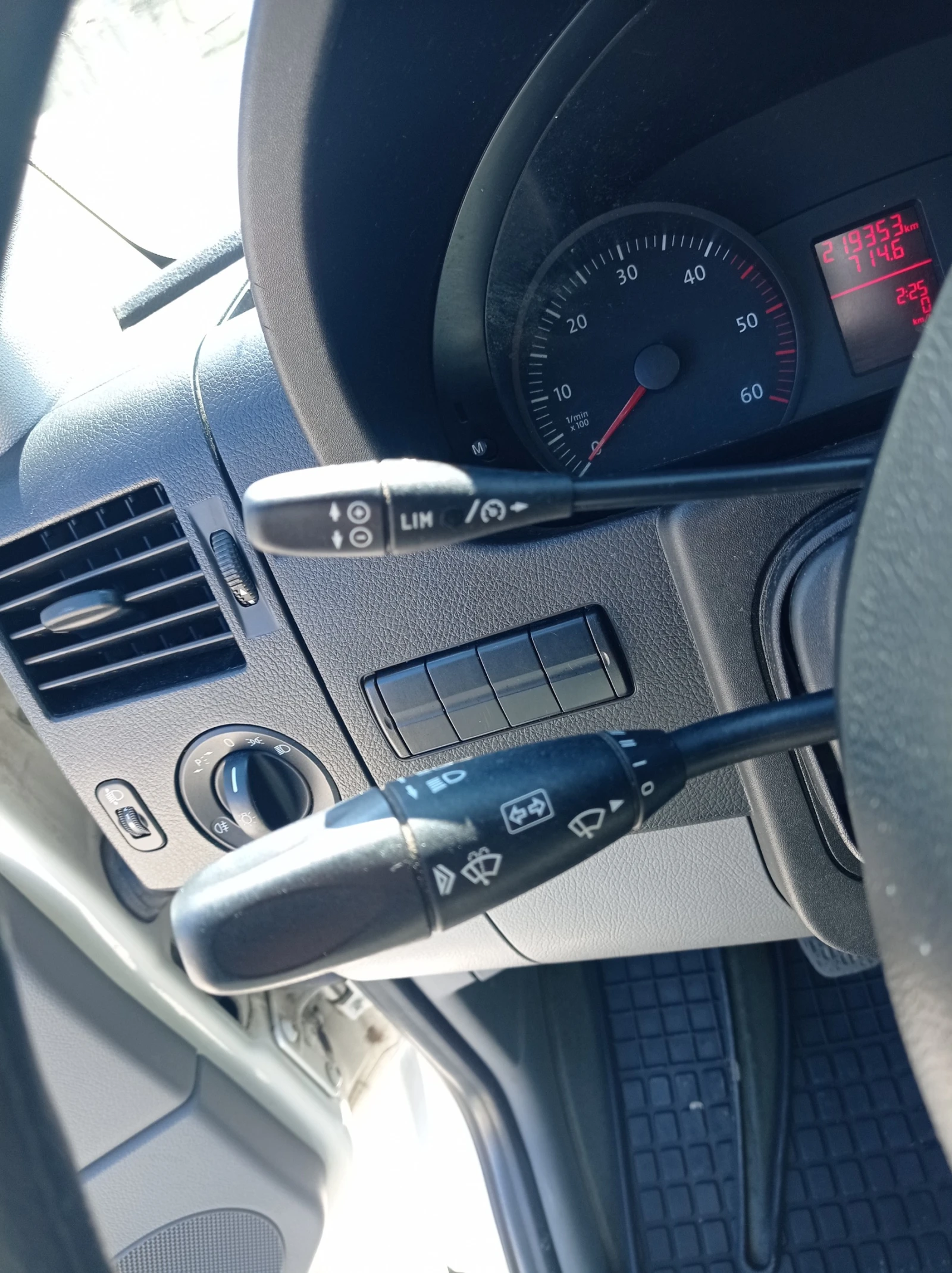 VW Crafter 2.5TDI Напълно обслужен!!!, снимка 12 - Бусове и автобуси - 54089662