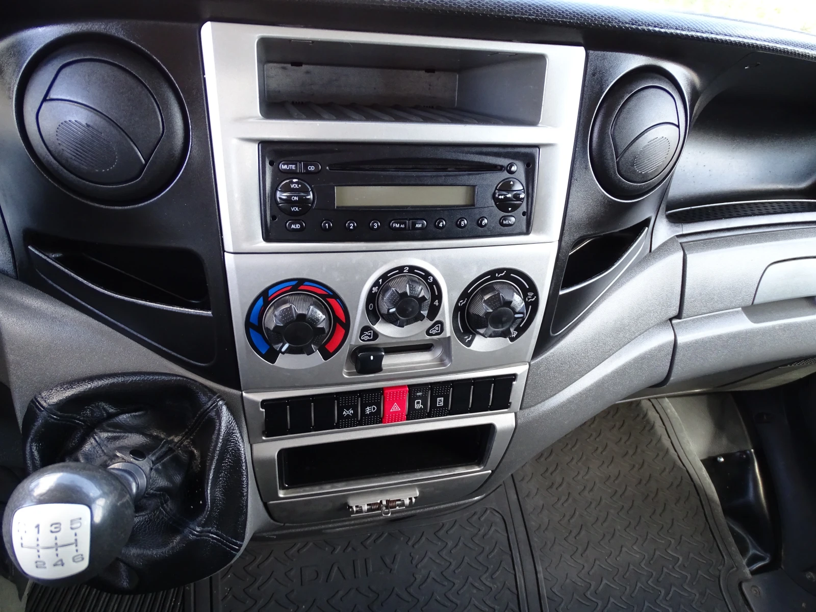 Iveco Daily 35C14* 106 704 km* 3.0HPI  КАТ. * Б* 7-места, снимка 17 - Бусове и автобуси - 55233749