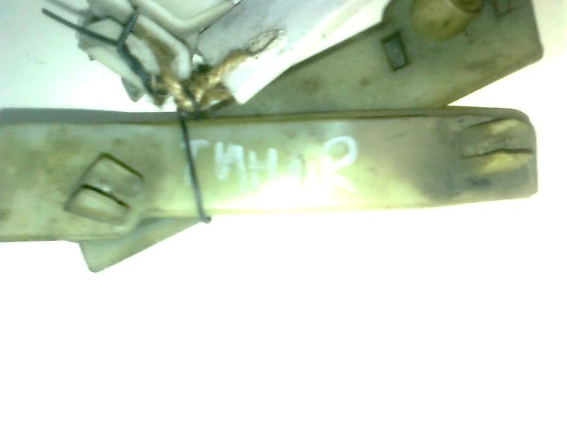 водач за задна броня (десен) за Нисан Алмера Тино