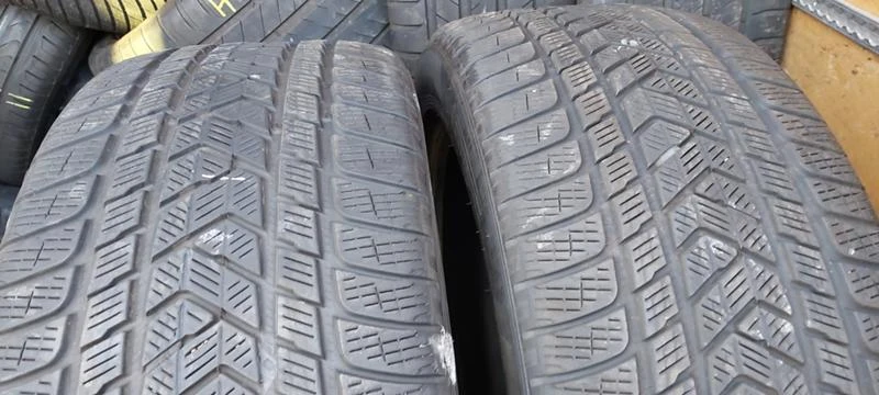 Гуми Зимни 275/45R21, снимка 1 - Гуми и джанти - 31152040