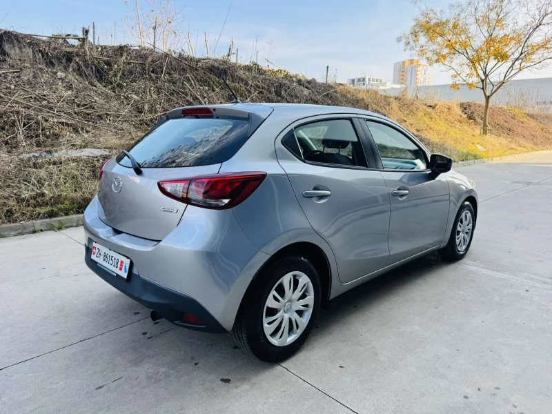 Mazda 2 1.5i Sky Active, снимка 5 - Автомобили и джипове - 48155488