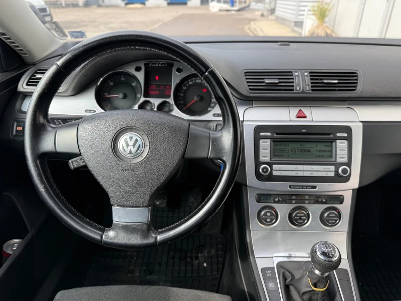 VW Passat 1, 9TDI+ 105kc+ BiXenon+ ръчка, снимка 14 - Автомобили и джипове - 49255042