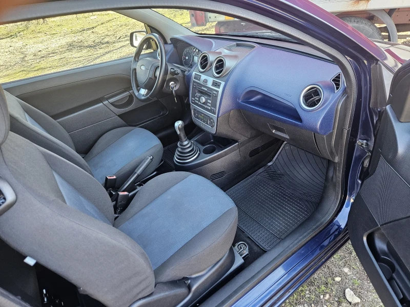 Ford Fiesta 1.3i климатик, снимка 10 - Автомобили и джипове - 49396408