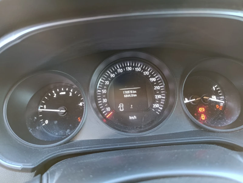 Renault Megane, снимка 8 - Автомобили и джипове - 53088086