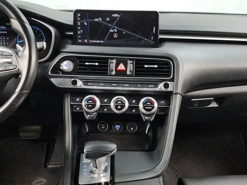 Genesis G70 2.0 Automatic, снимка 11 - Автомобили и джипове - 55598124