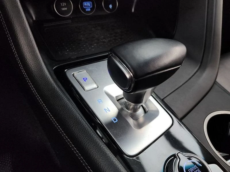 Genesis G70 2.0 Automatic, снимка 14 - Автомобили и джипове - 55598124