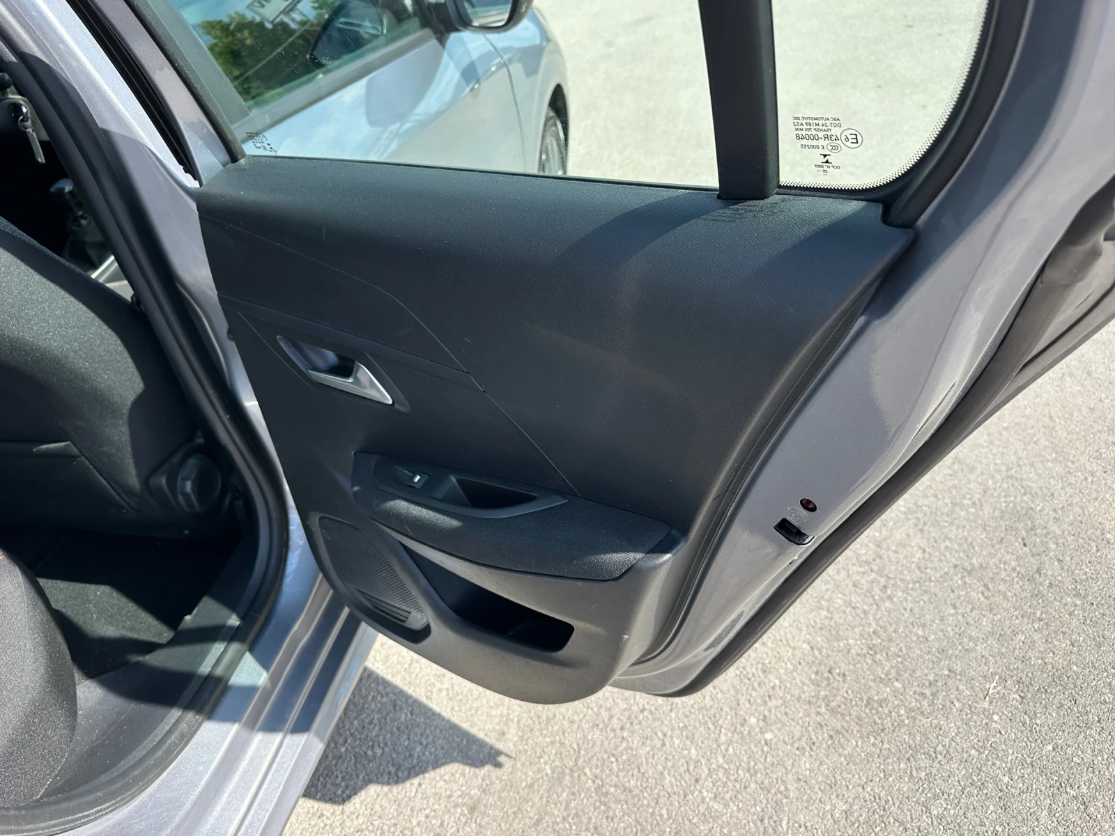 Peugeot 208 1.5 Blue HDI - изображение 8