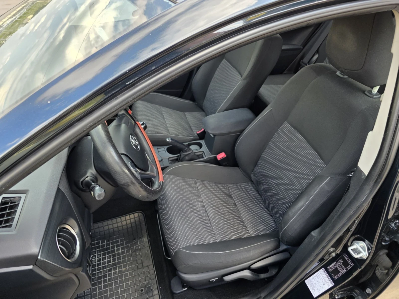 Toyota Auris 1.6  D4D - изображение 10