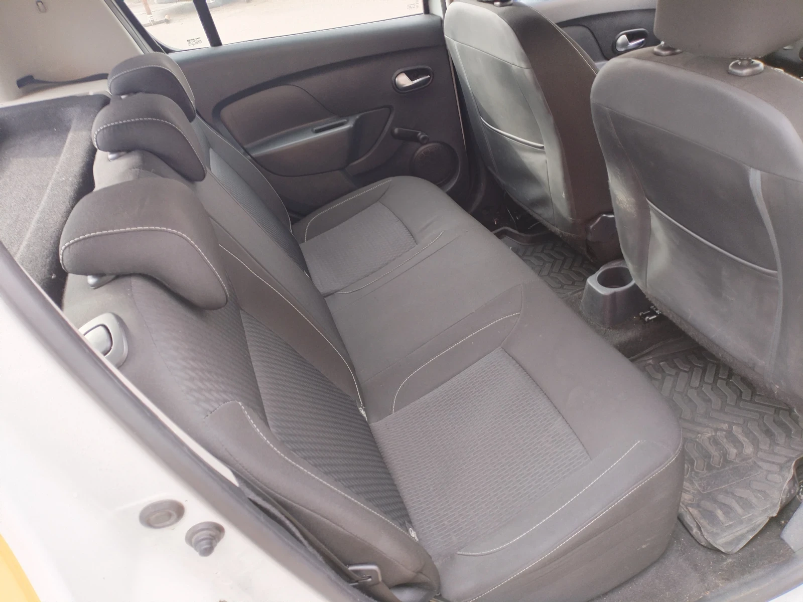 Dacia Sandero 1.5 dci - изображение 9