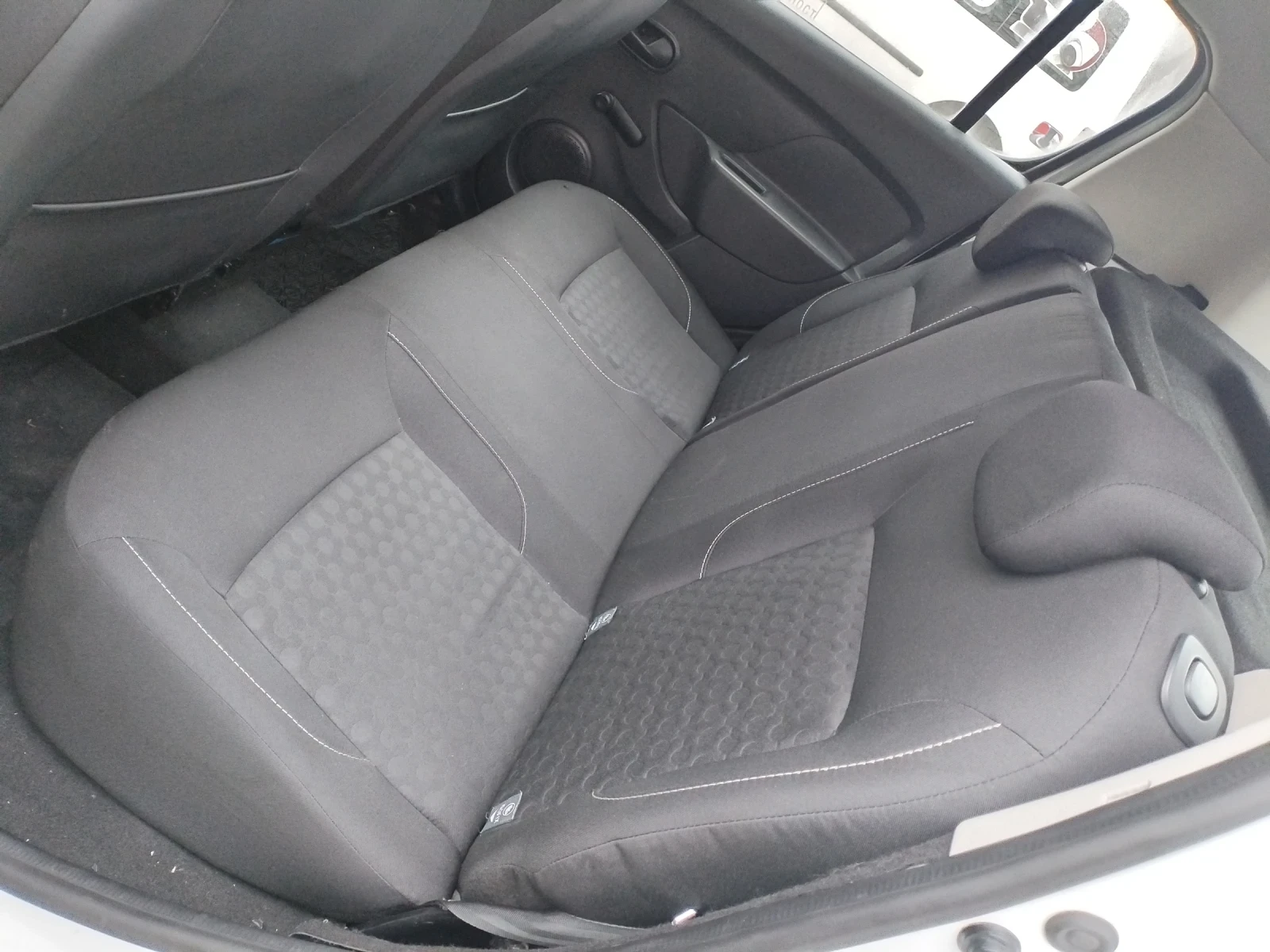 Dacia Sandero 1.5 dci, снимка 10 - Автомобили и джипове - 53904873