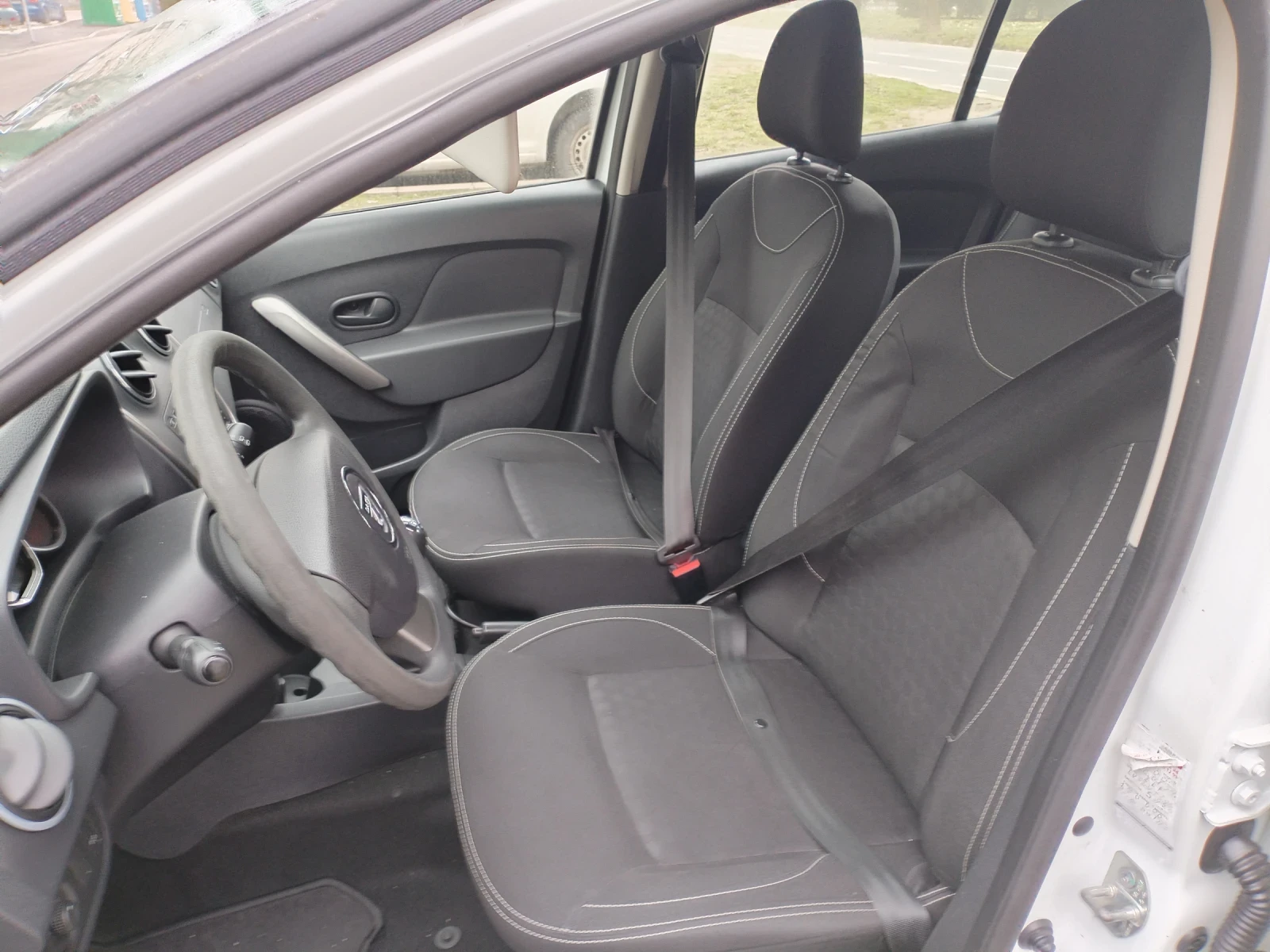 Dacia Sandero 1.5 dci, снимка 5 - Автомобили и джипове - 53904873