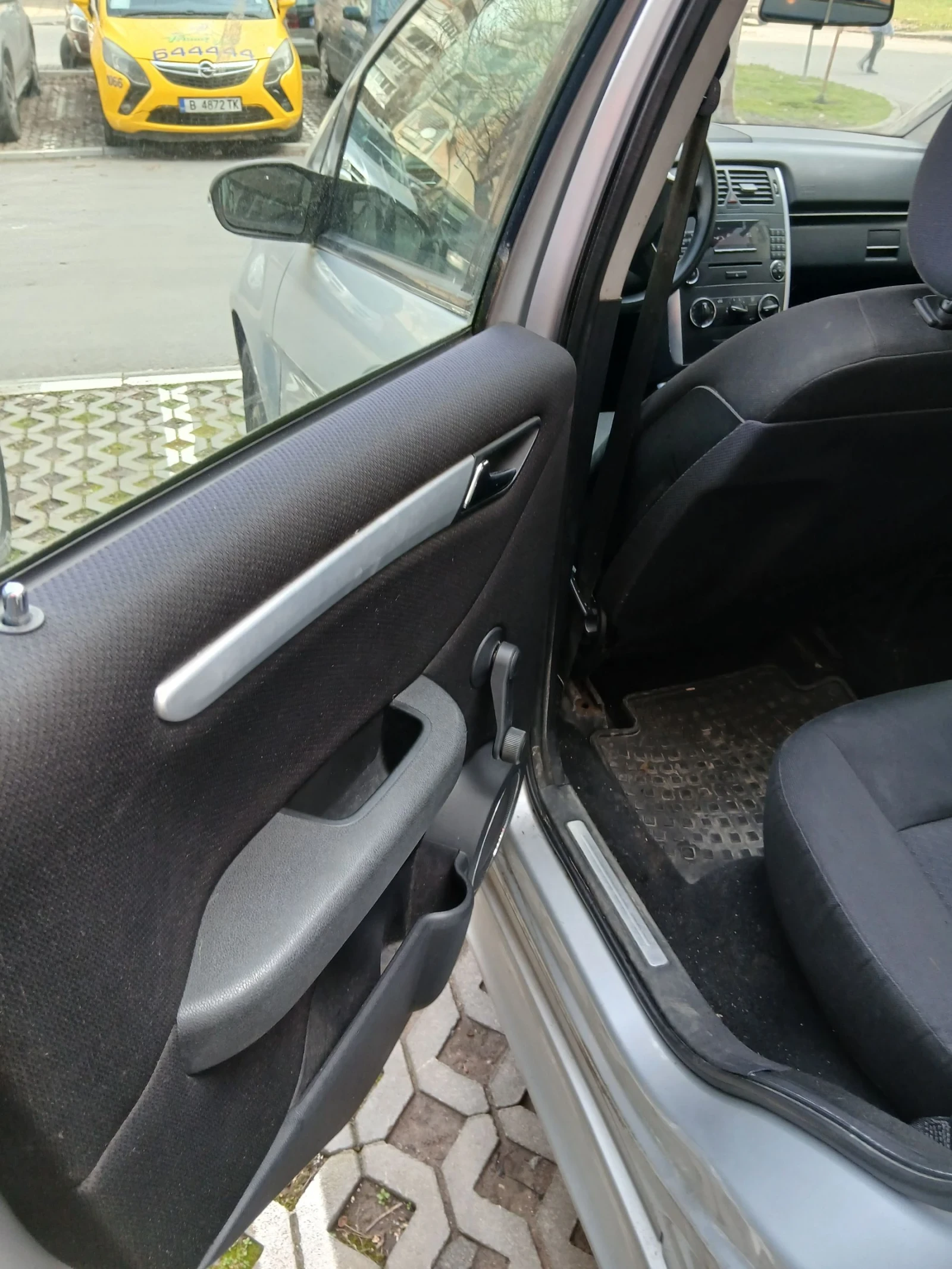 Mercedes-Benz B 180, снимка 11 - Автомобили и джипове - 53721083