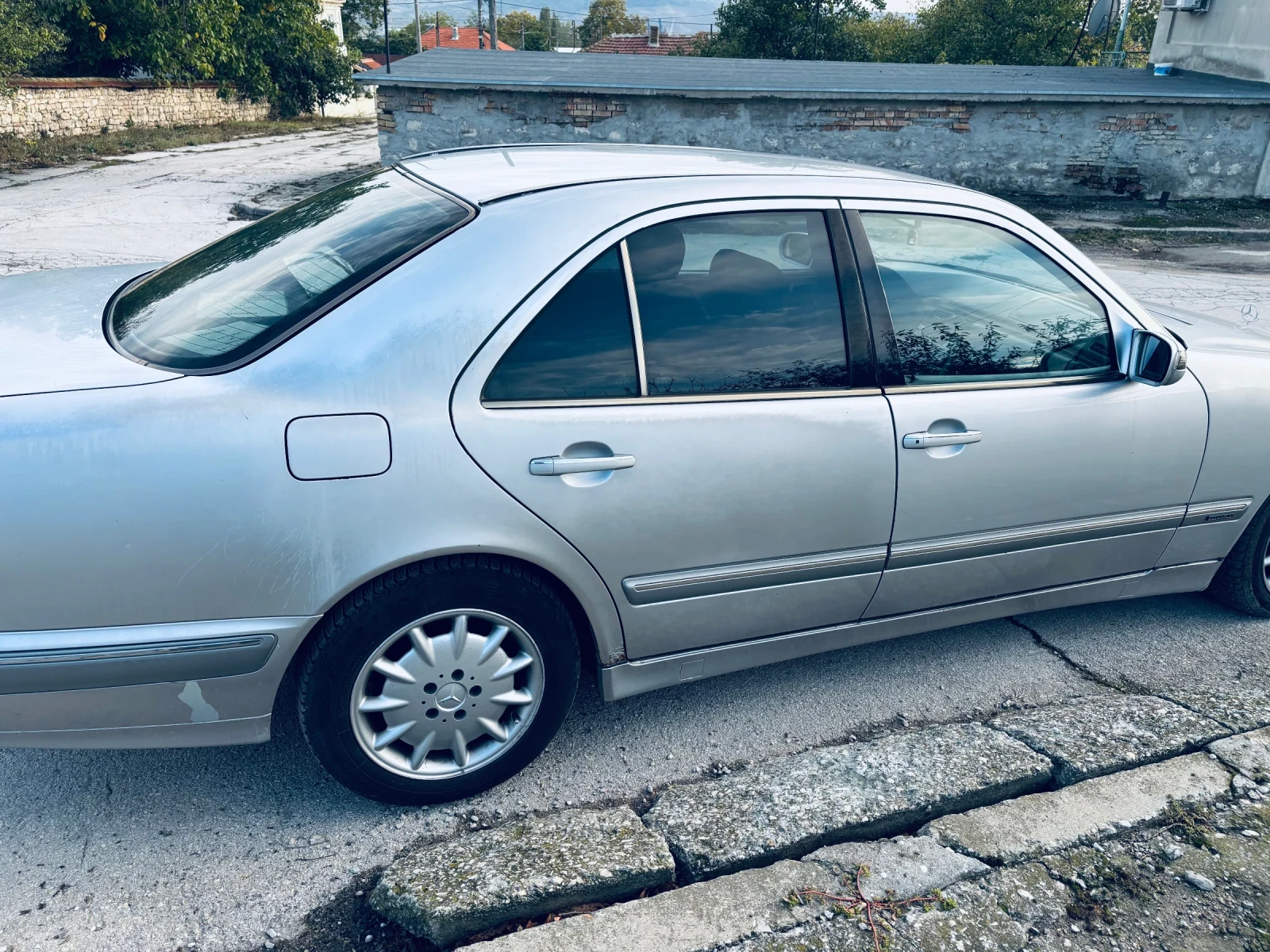 Mercedes-Benz E 220 W210, снимка 3 - Автомобили и джипове - 53932613