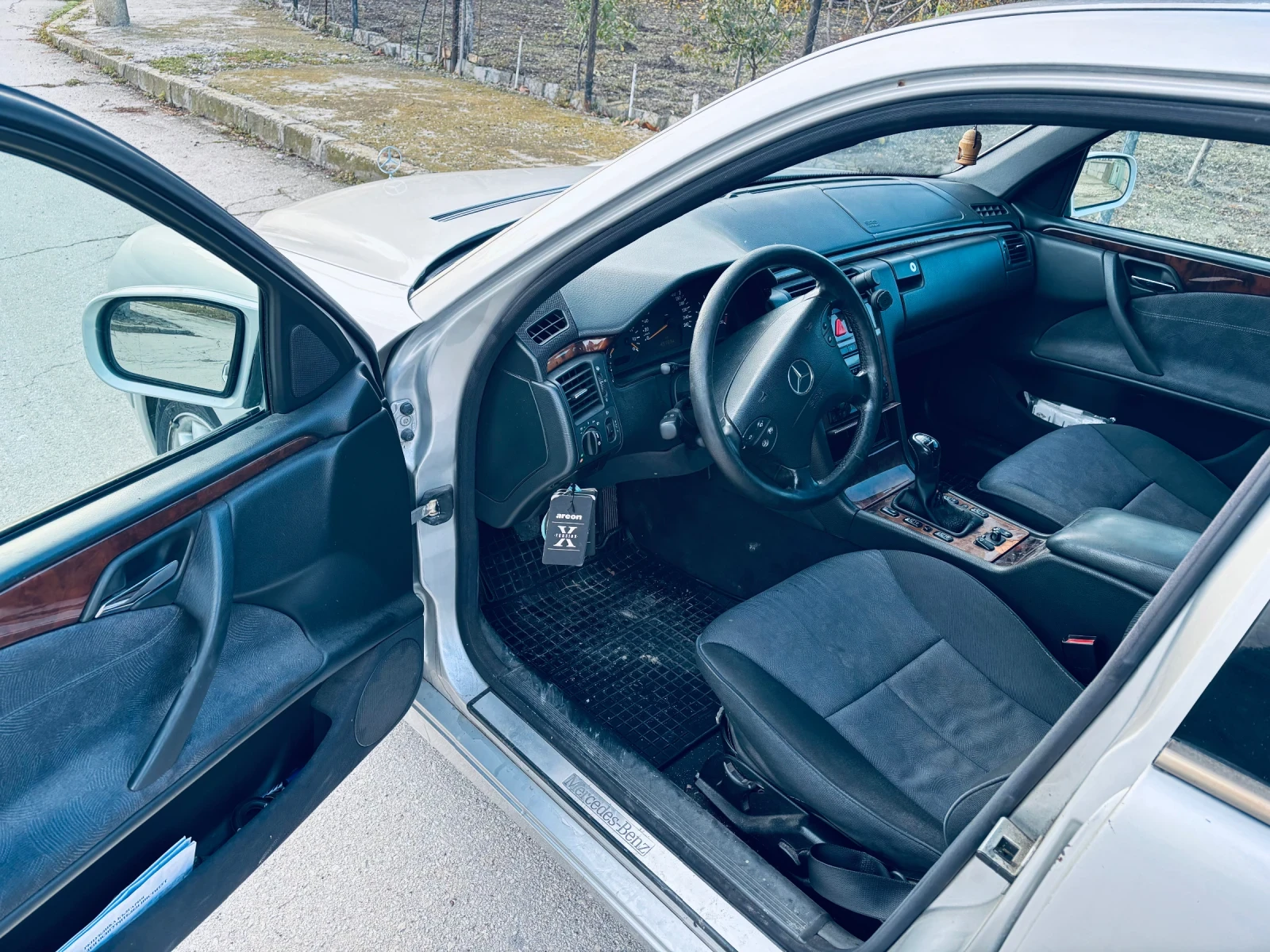 Mercedes-Benz E 220 W210, снимка 7 - Автомобили и джипове - 53932613