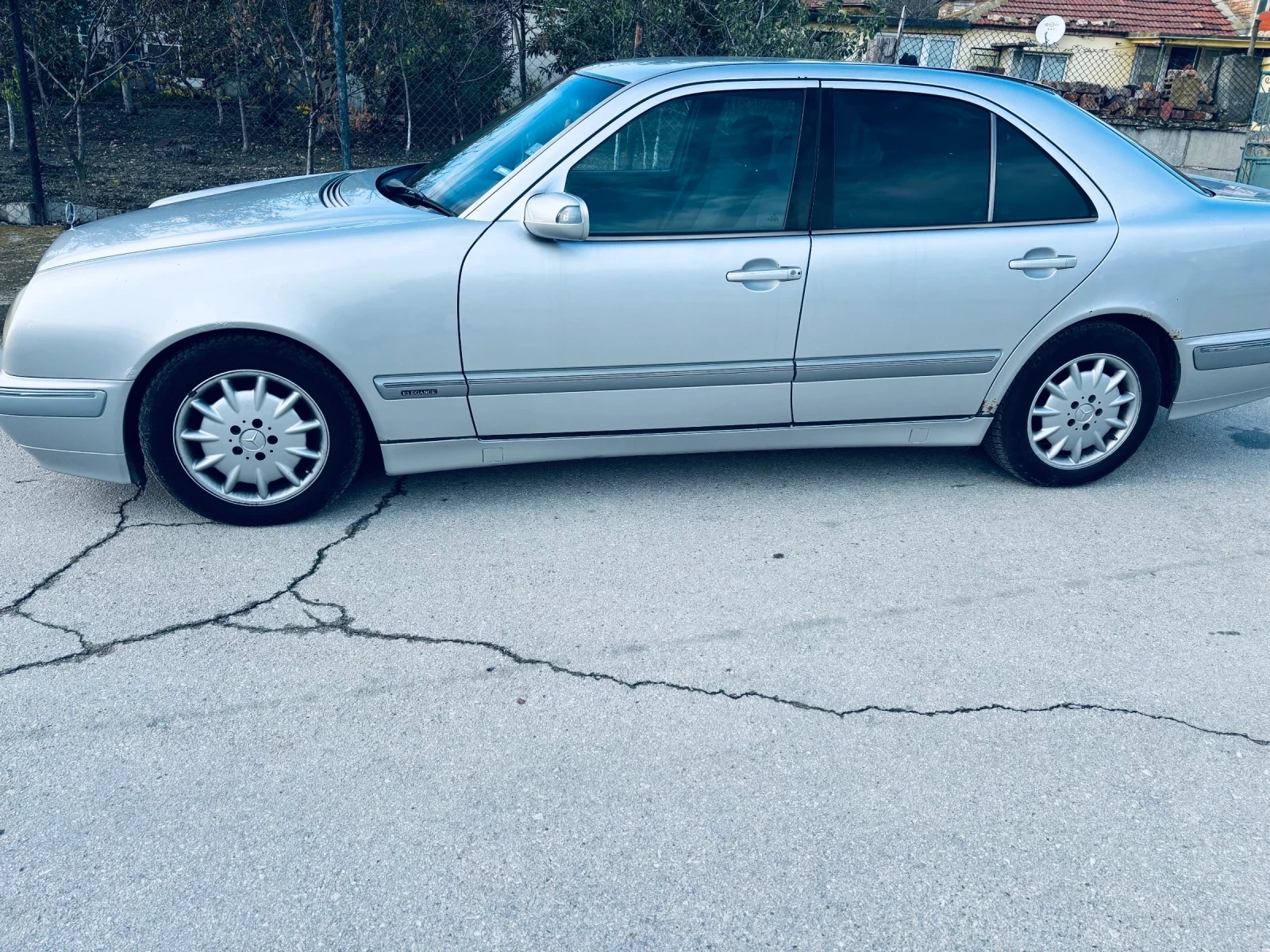 Mercedes-Benz E 220 W210, снимка 4 - Автомобили и джипове - 53932613