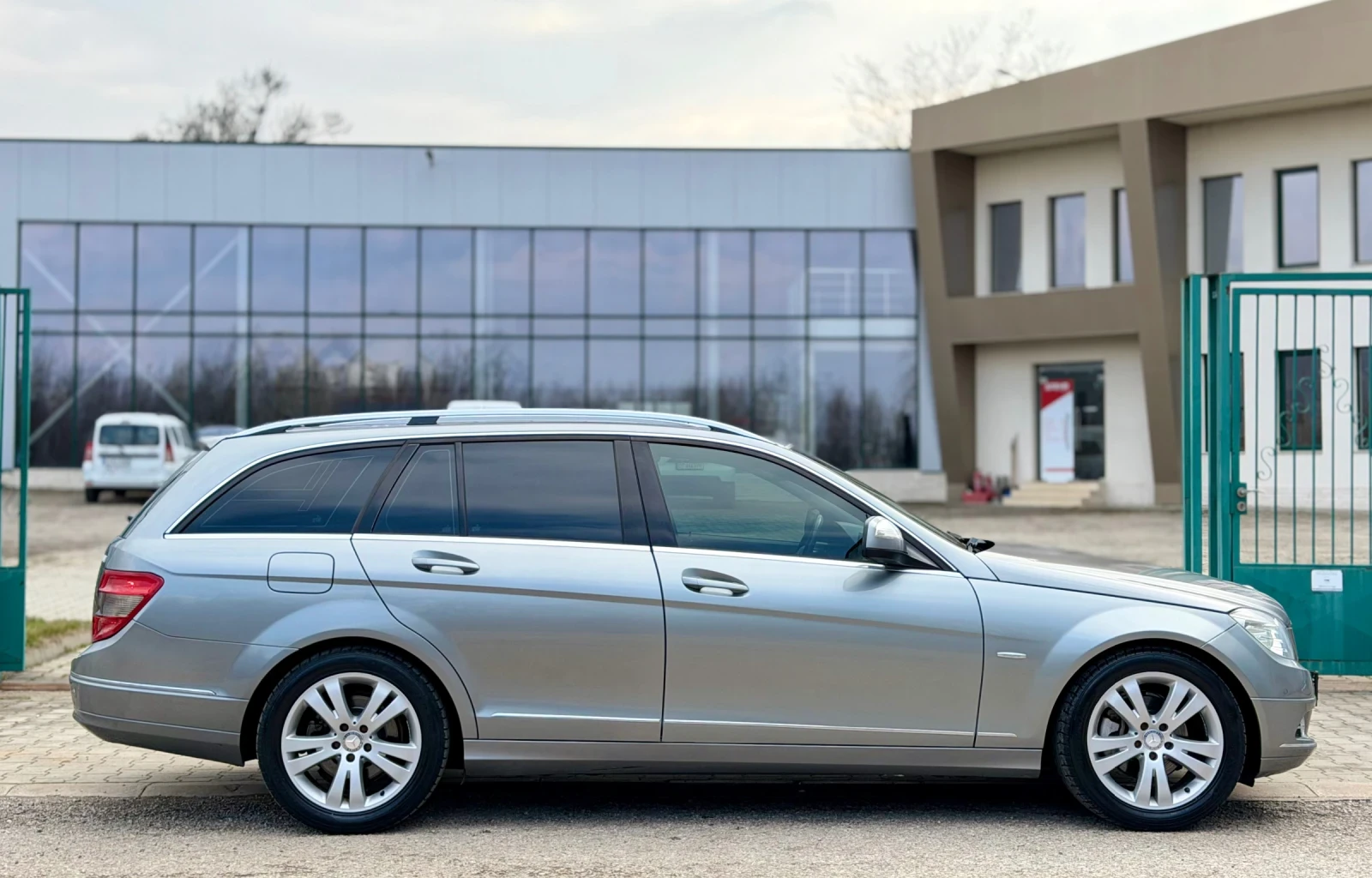 Mercedes-Benz C 220 2.2CDi~170hp~АВТОМАТ, снимка 4 - Автомобили и джипове - 54011860