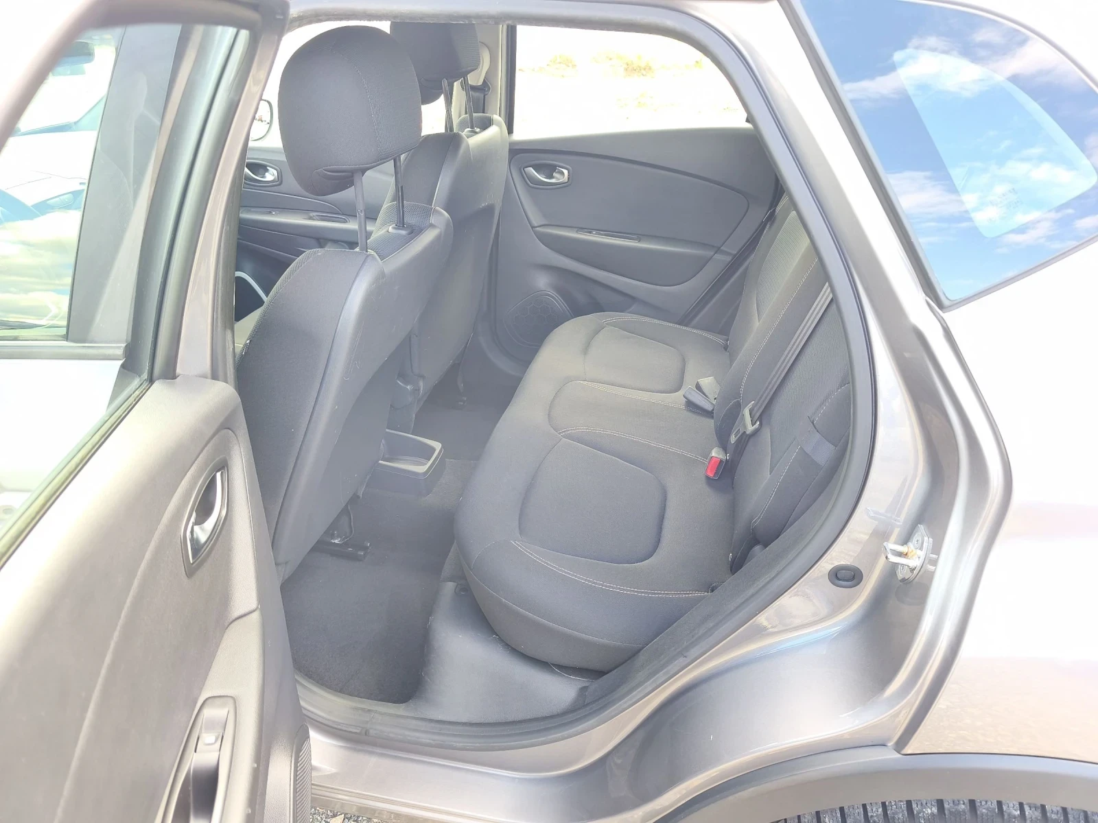 Renault Captur Automatic , снимка 10 - Автомобили и джипове - 54032561