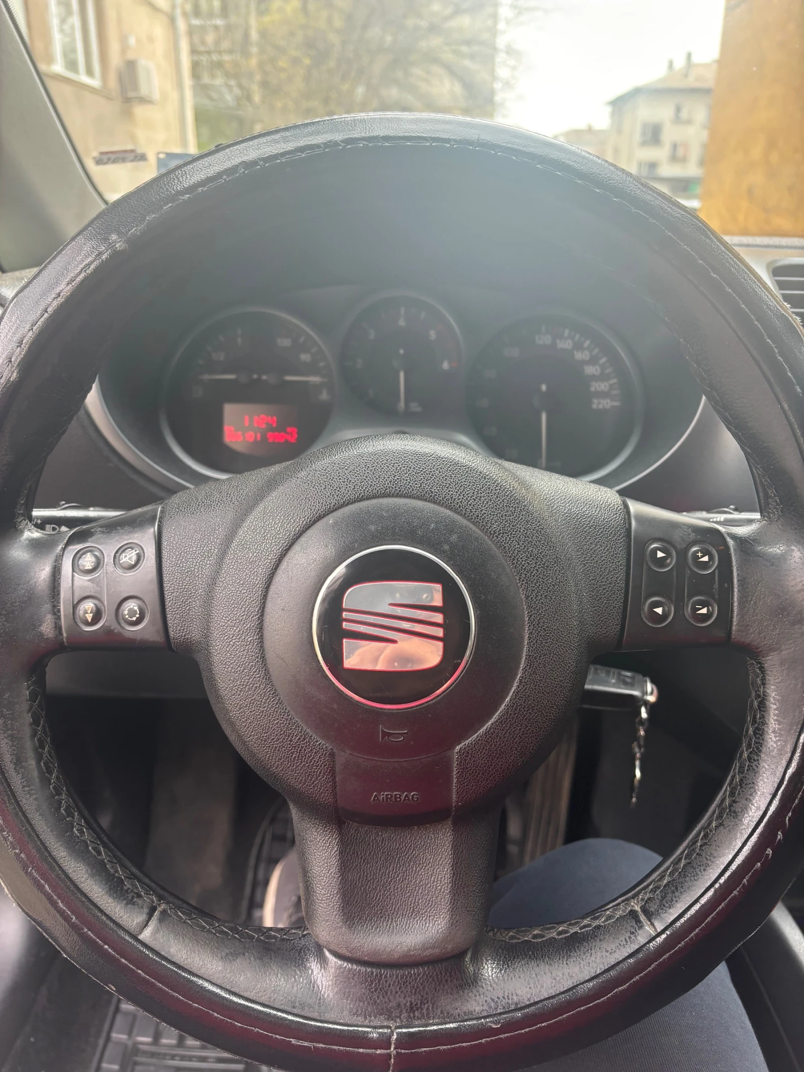 Seat Leon, снимка 5 - Автомобили и джипове - 54180666