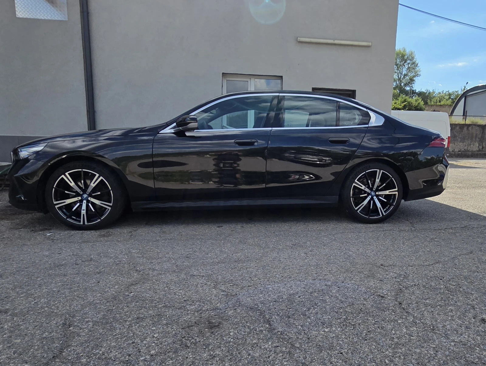 BMW 520 520 xdrive , снимка 2 - Автомобили и джипове - 54393347