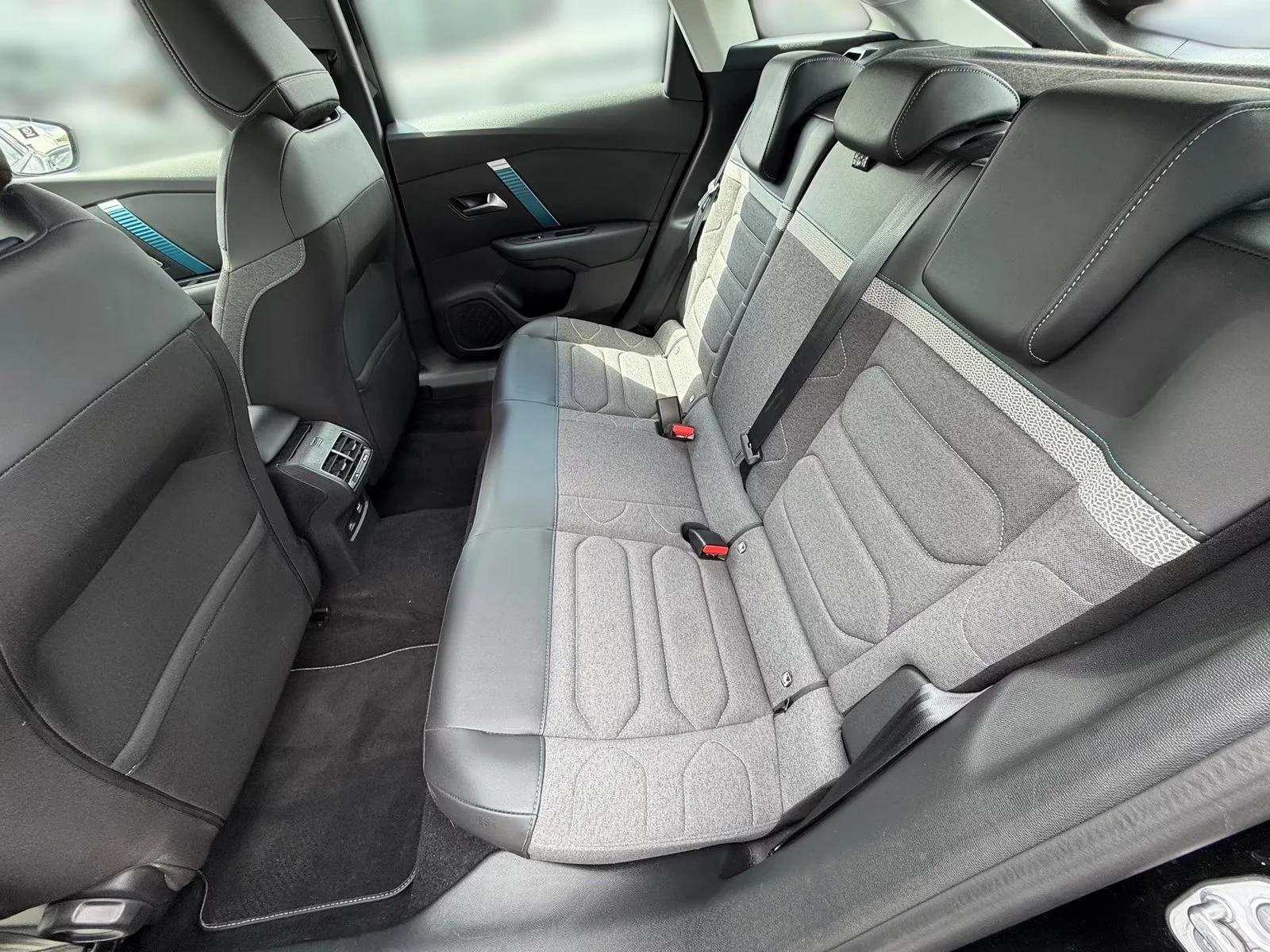 Citroen C4 ELECTRO/136HP/FEELPACK/CAM/NAVI/LED/440z, снимка 9 - Автомобили и джипове - 54643669