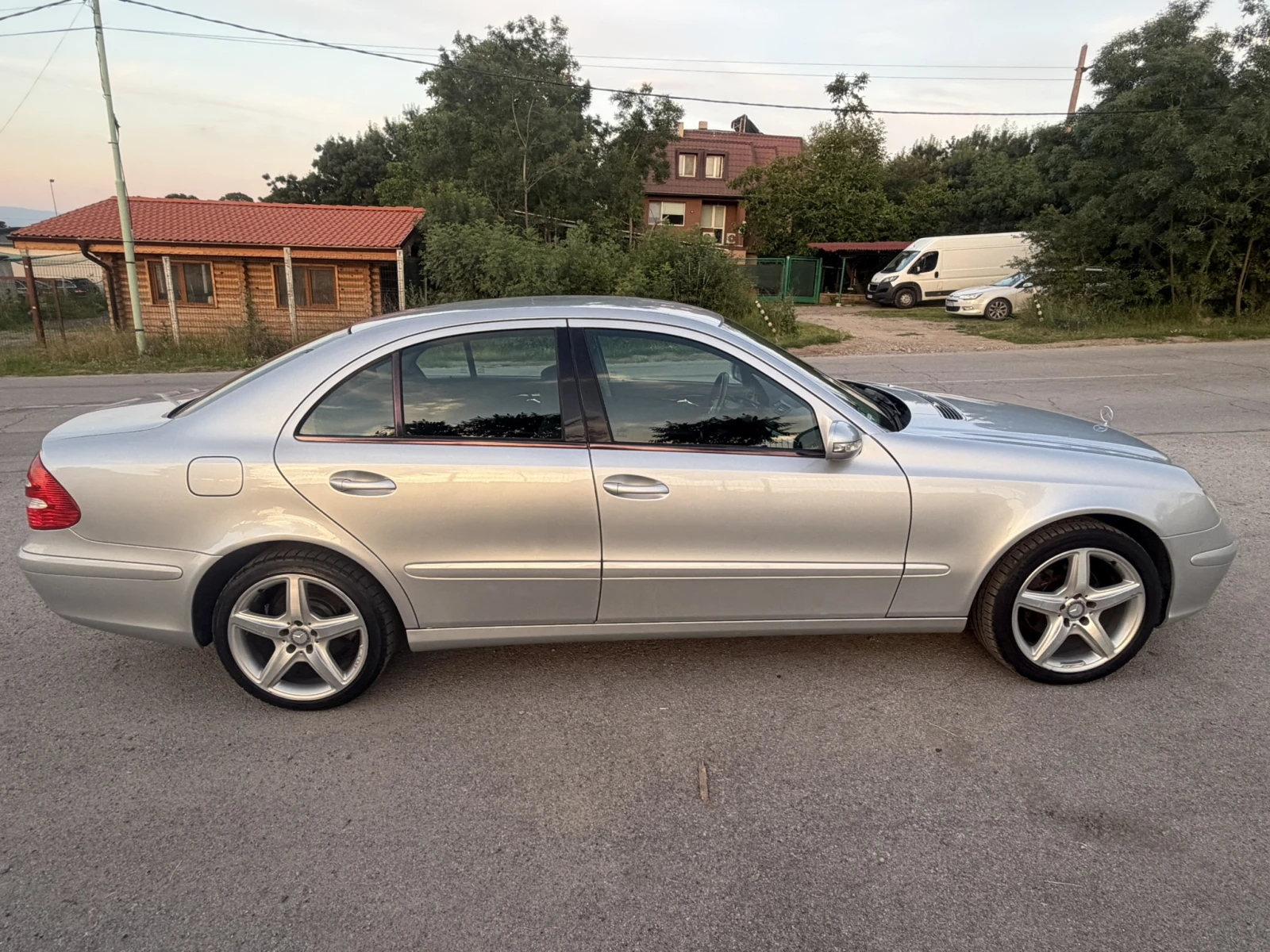 Mercedes-Benz E 280 4 Matic, снимка 4 - Автомобили и джипове - 54996112