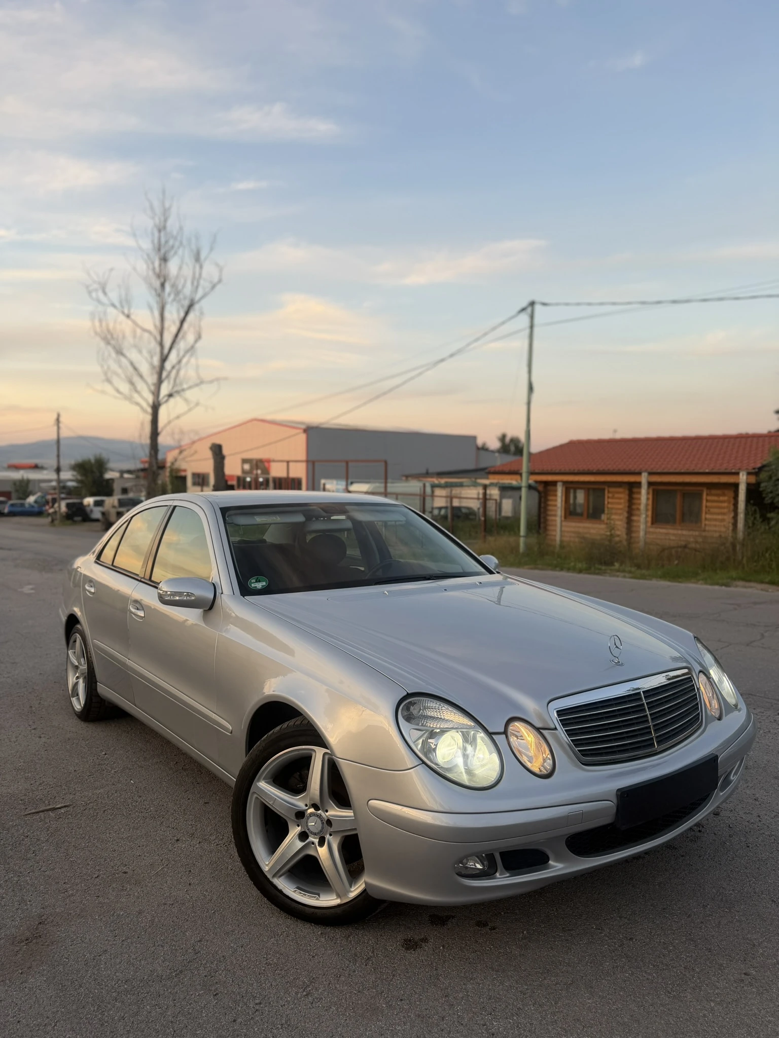 Mercedes-Benz E 280 4 Matic, снимка 3 - Автомобили и джипове - 54996112
