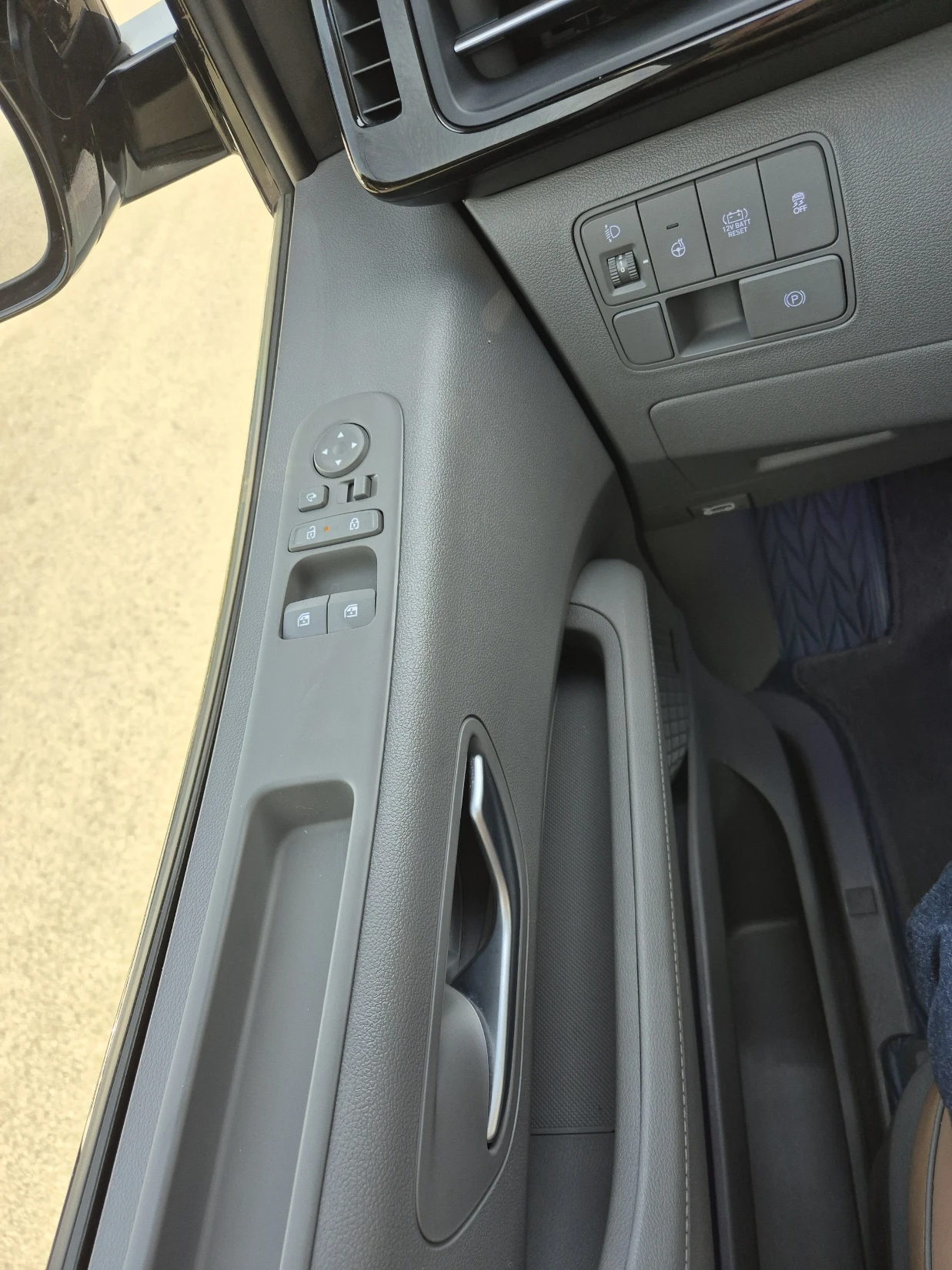 Hyundai Staria 1.6 HEV Inspiration* ОБДУХВАНЕ* 360* КРАЙНА ЦЕНА, снимка 8 - Автомобили и джипове - 55409140
