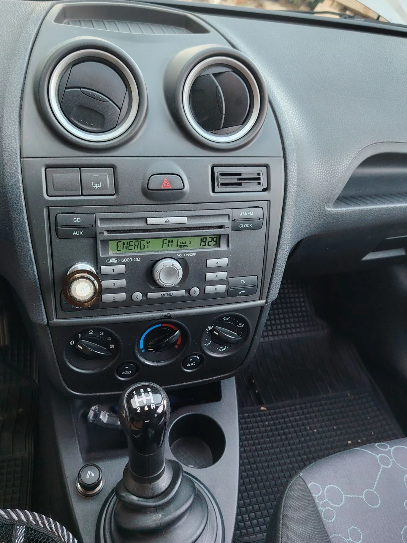 Ford Fiesta 1.4DCTI, снимка 12 - Автомобили и джипове - 56050533