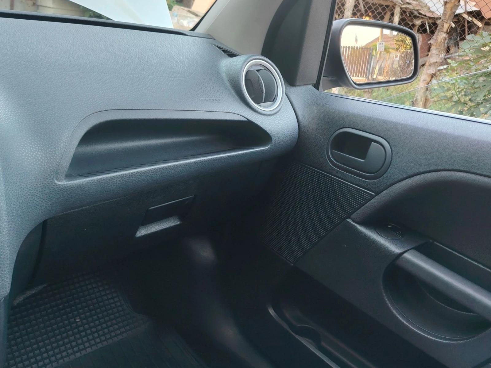 Ford Fiesta 1.4DCTI, снимка 11 - Автомобили и джипове - 56050533