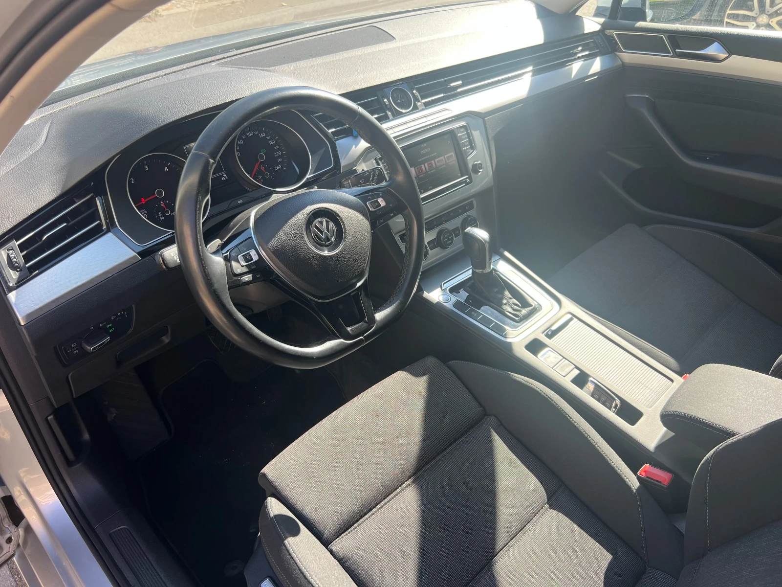 VW Passat 2.0 TDI, снимка 6 - Автомобили и джипове - 56540690