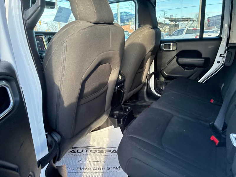 Jeep Wrangler CARFAX* АВТОФИНАНСИРАНЕ* БЕЗ ПЪРВОНАЧАЛНА ВНОСКА* , снимка 11 - Автомобили и джипове - 52952045