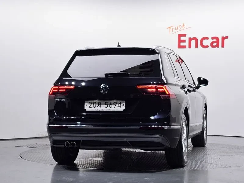 VW Tiguan  Generation 2.0 Tdi Premium, снимка 3 - Автомобили и джипове - 56112890