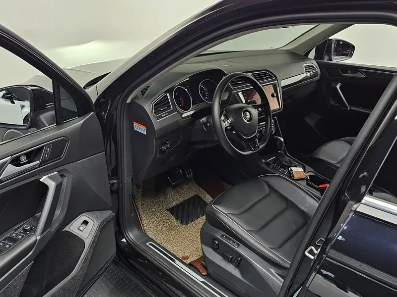 VW Tiguan  Generation 2.0 Tdi Premium, снимка 10 - Автомобили и джипове - 56112890