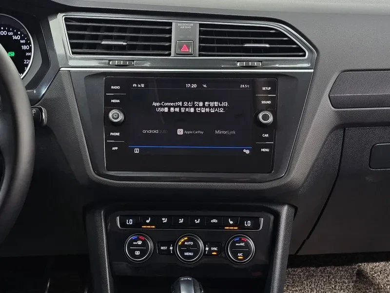 VW Tiguan  Generation 2.0 Tdi Premium, снимка 14 - Автомобили и джипове - 56112890