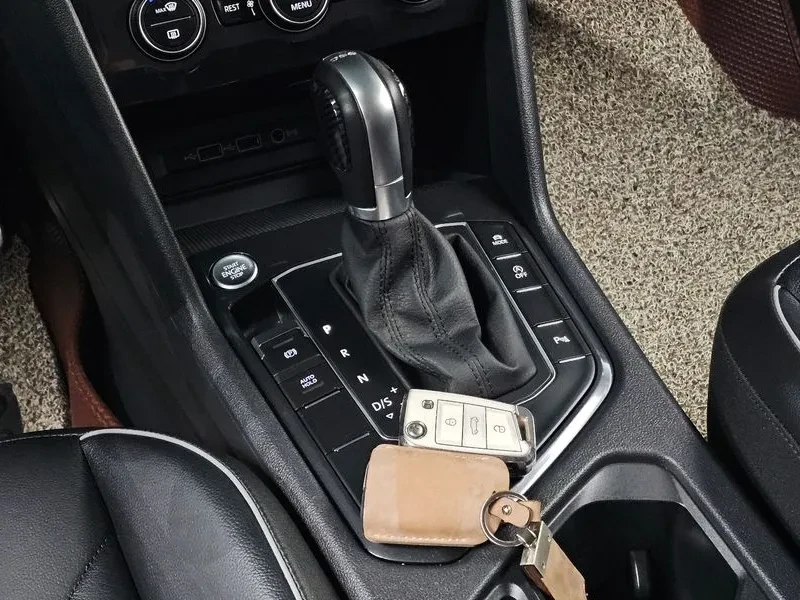 VW Tiguan  Generation 2.0 Tdi Premium, снимка 8 - Автомобили и джипове - 56112890