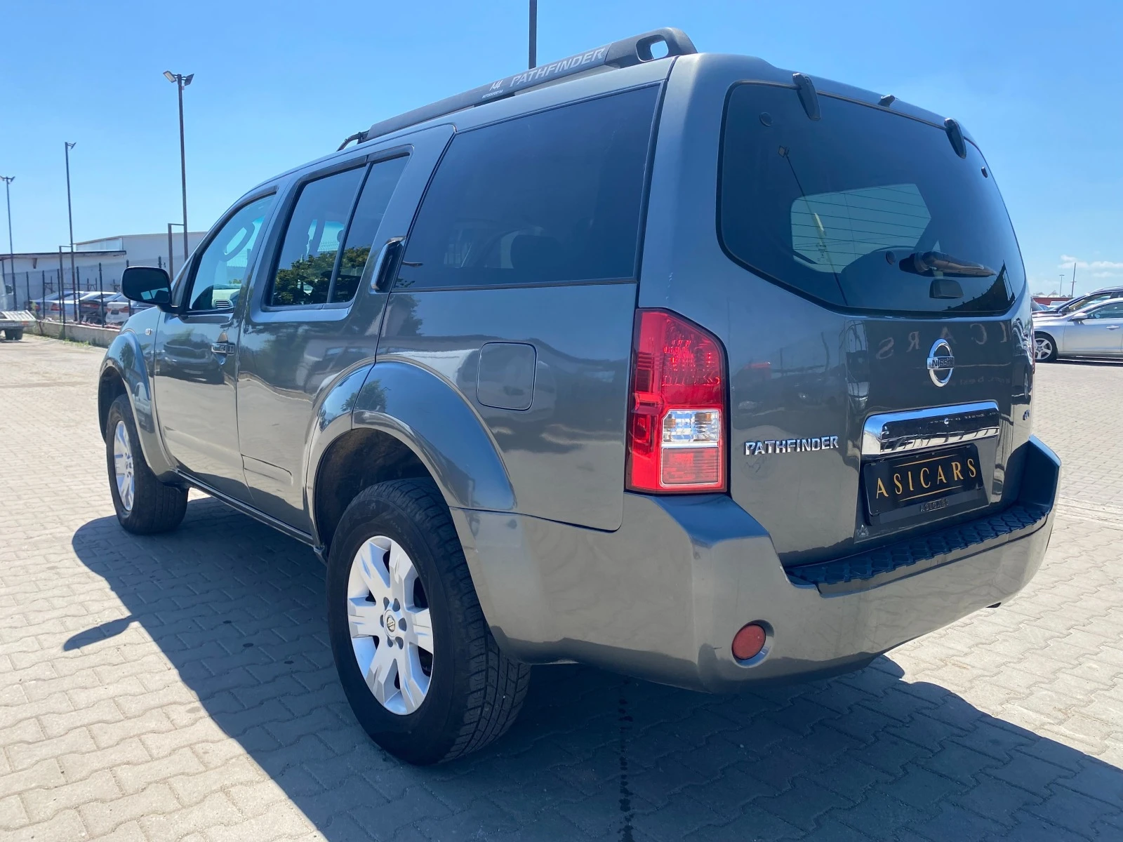 Nissan Pathfinder 2.5D AUTOMATIC - изображение 3