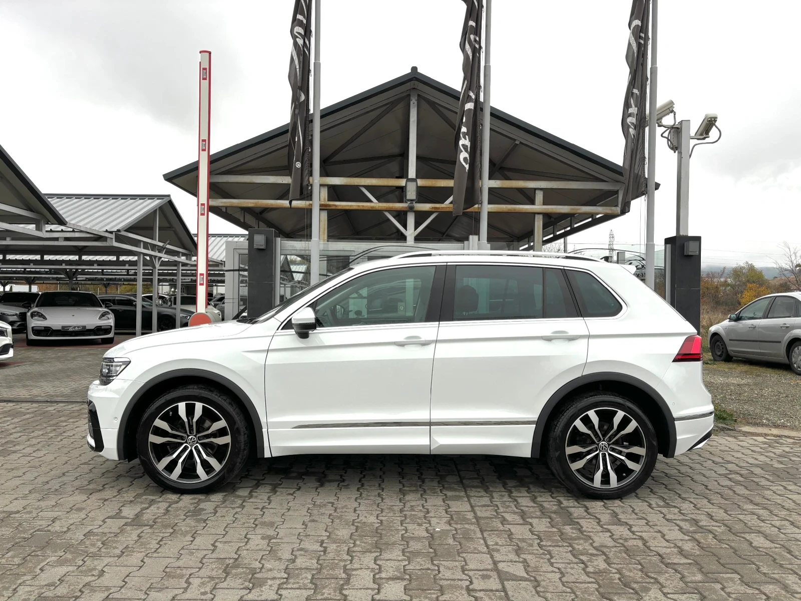 VW Tiguan 4MOTION#R-LINE#PANORAMA#KEYLESS#CAMERA#DISTR#FULL - изображение 7