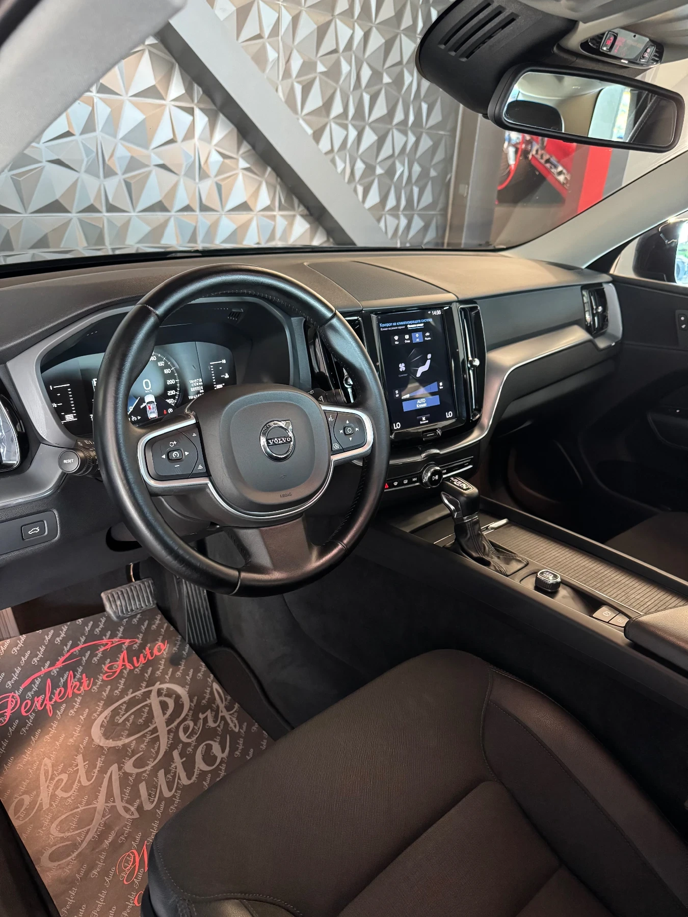 Volvo XC60 D4 AWD - изображение 7