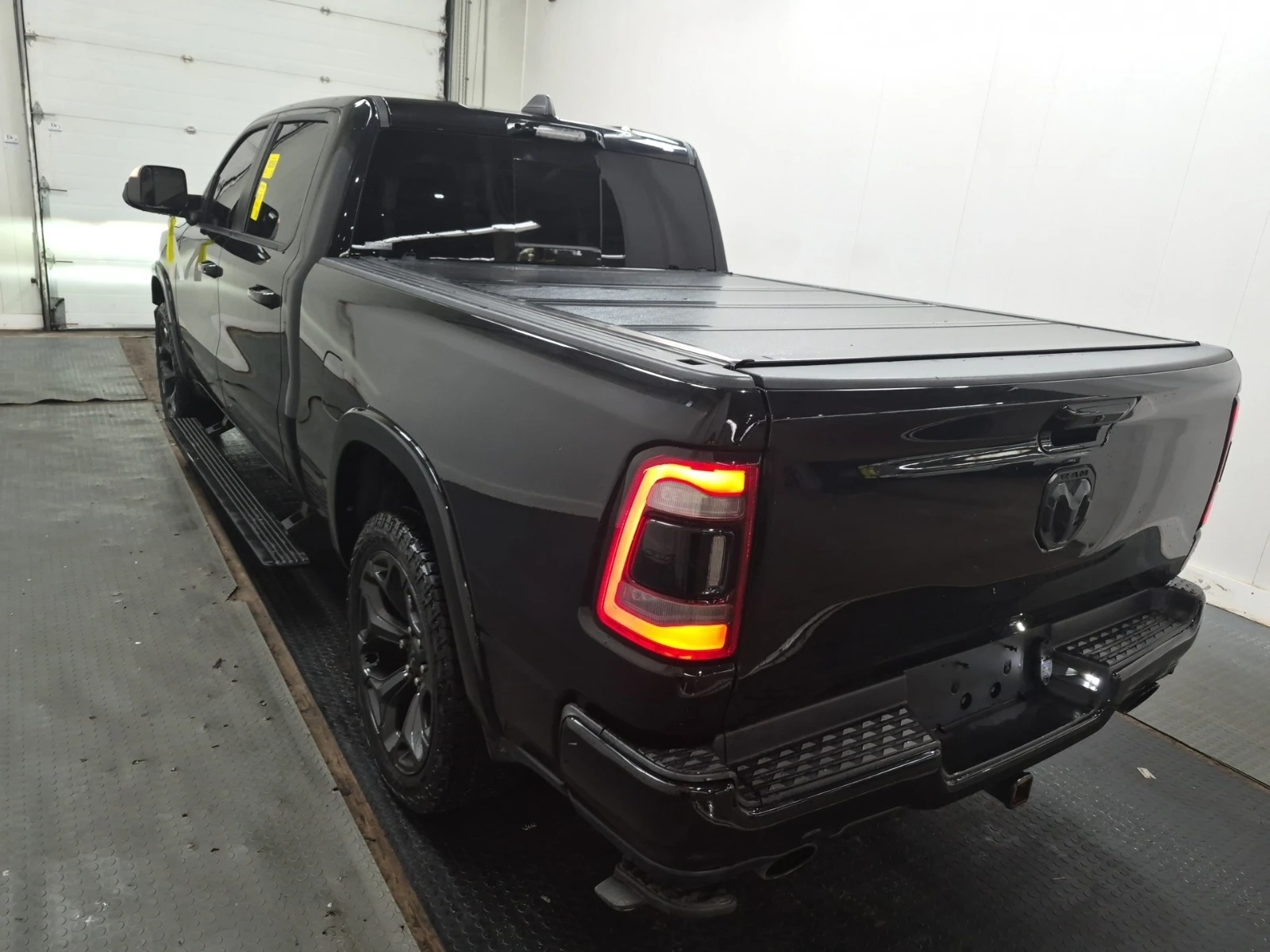 Dodge RAM 1500 LIMITED * 5.7 HEMI * HEAD UP * ОБДУХ * CARFAX * , снимка 4 - Автомобили и джипове - 55003690