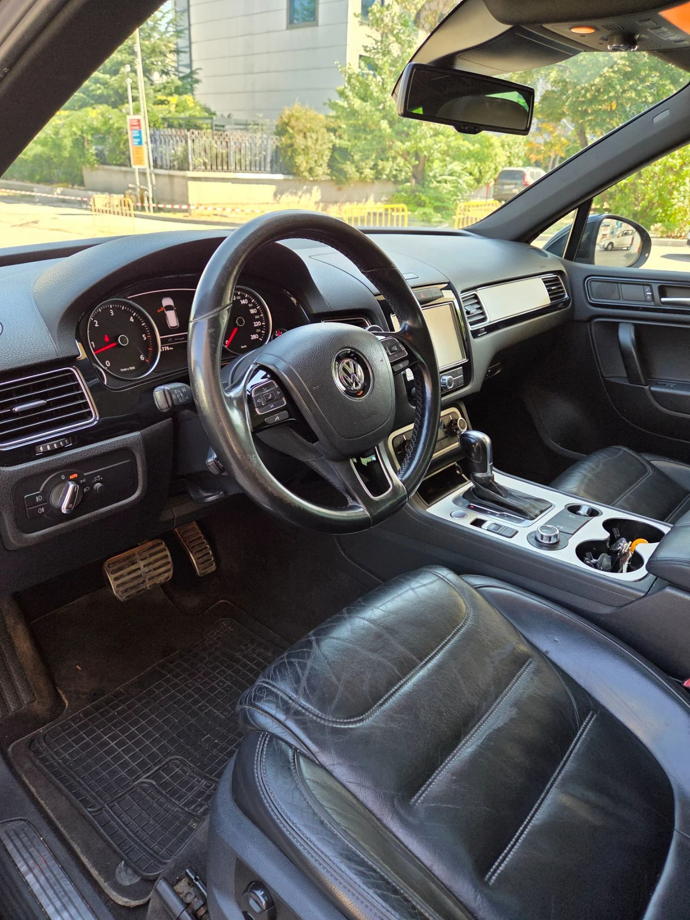 VW Touareg 3.0 AUTOMATIC/ FULL/LED/ ABT, снимка 11 - Автомобили и джипове - 55622940
