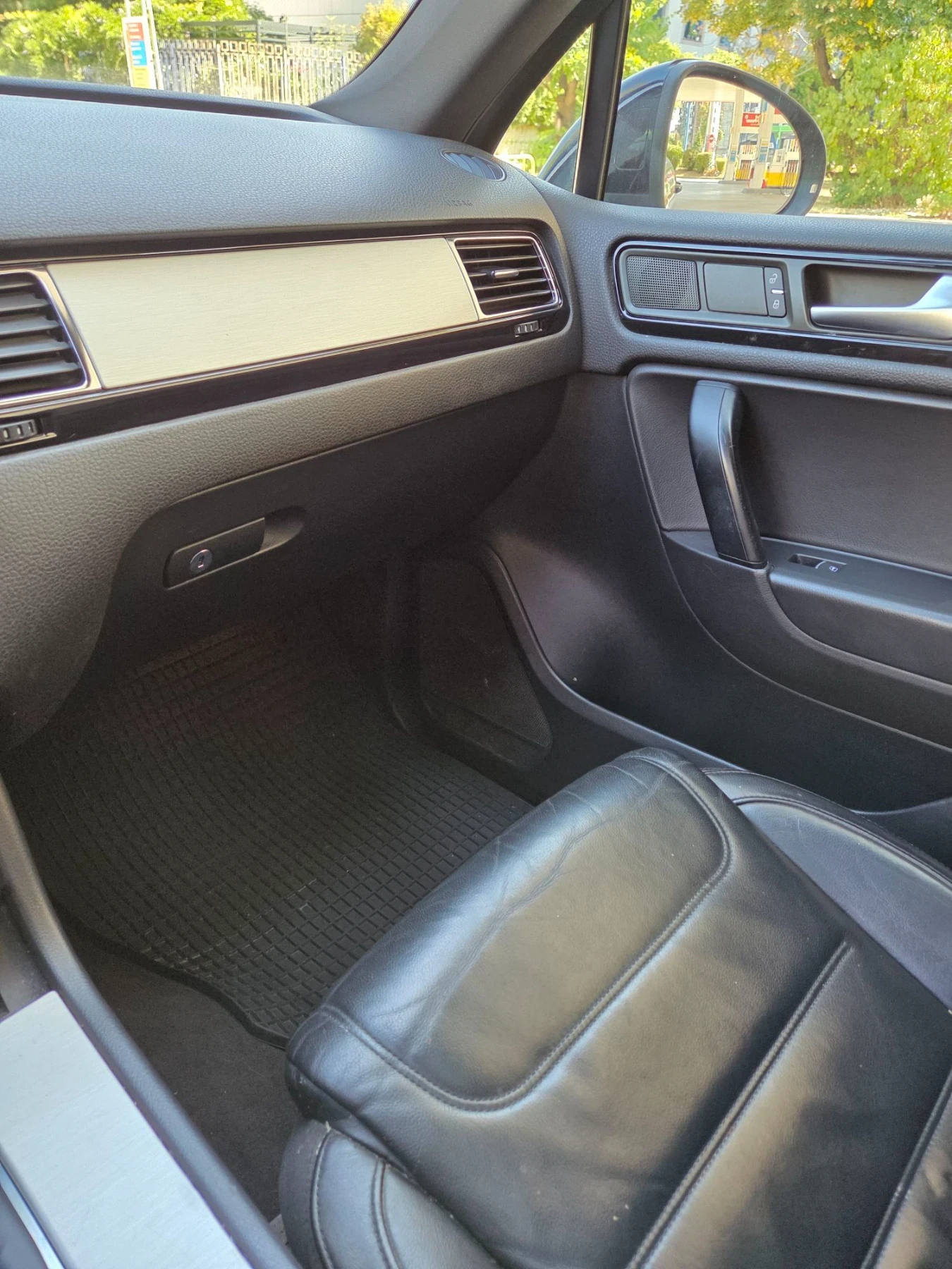 VW Touareg 3.0 AUTOMATIC/ FULL/LED/ ABT, снимка 15 - Автомобили и джипове - 55622940