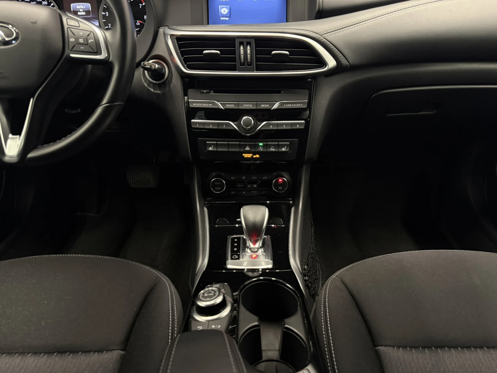 Infiniti Q30, снимка 14 - Автомобили и джипове - 56222881