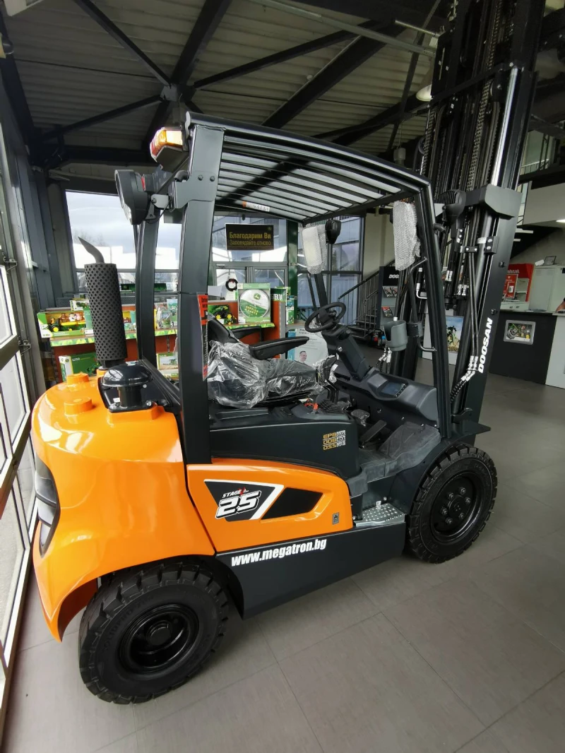 Мотокар DOOSAN D25S-9, снимка 1 - Индустриална техника - 42718778